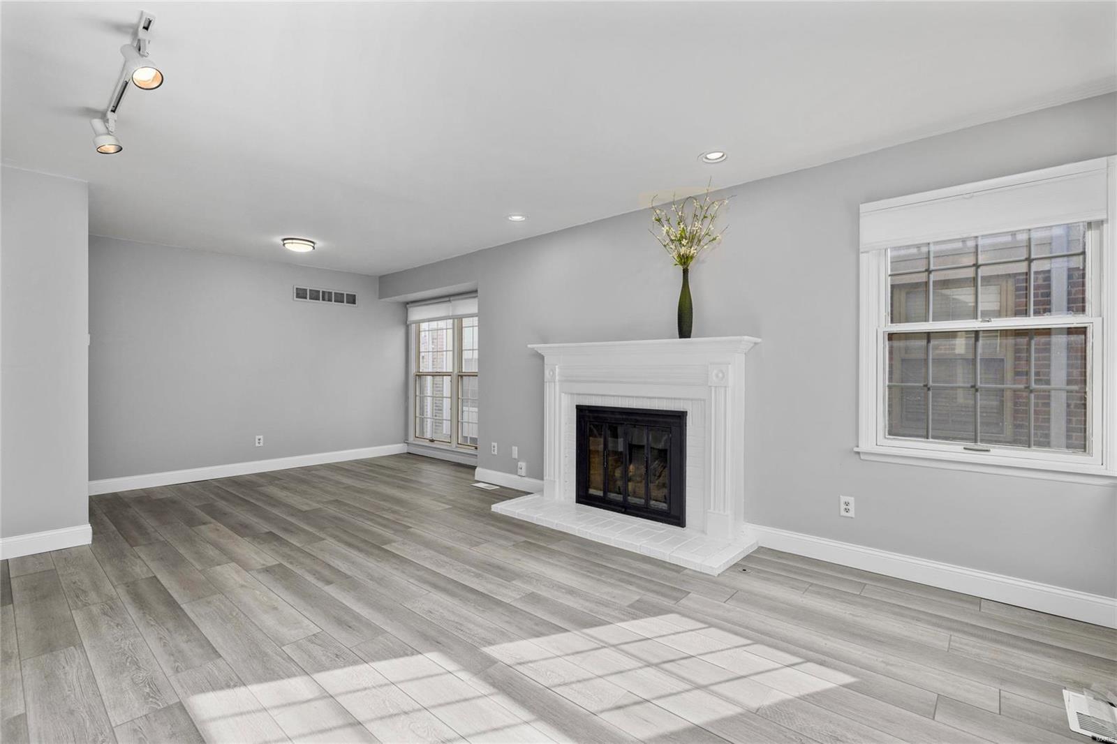 Brooksgate Manor - Residential