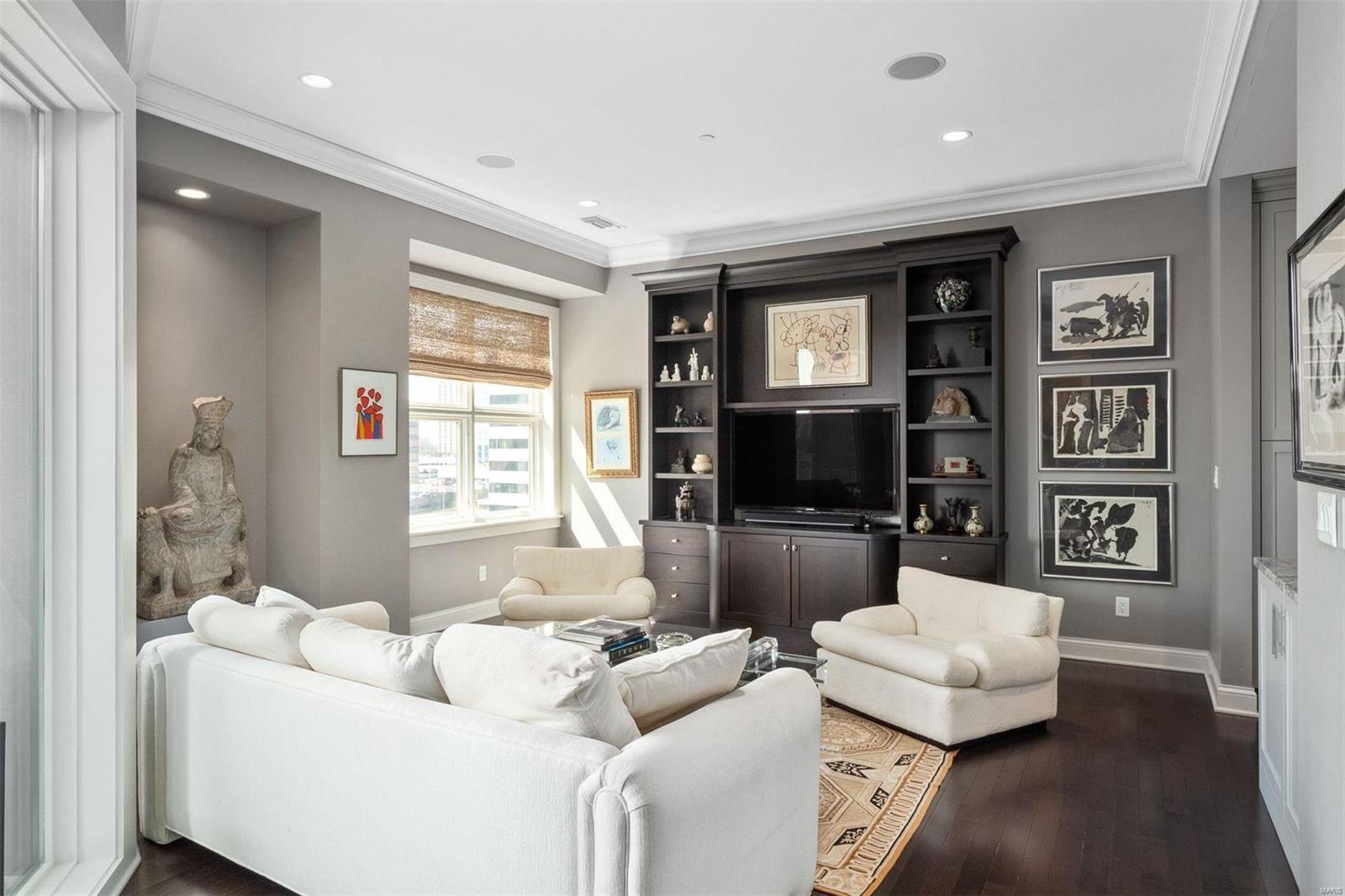 Crescent Condo - Residential