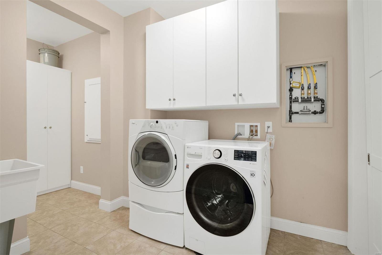 Crescent Condo - Residential