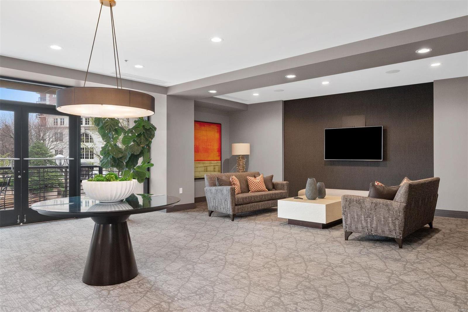 Crescent Condo - Residential