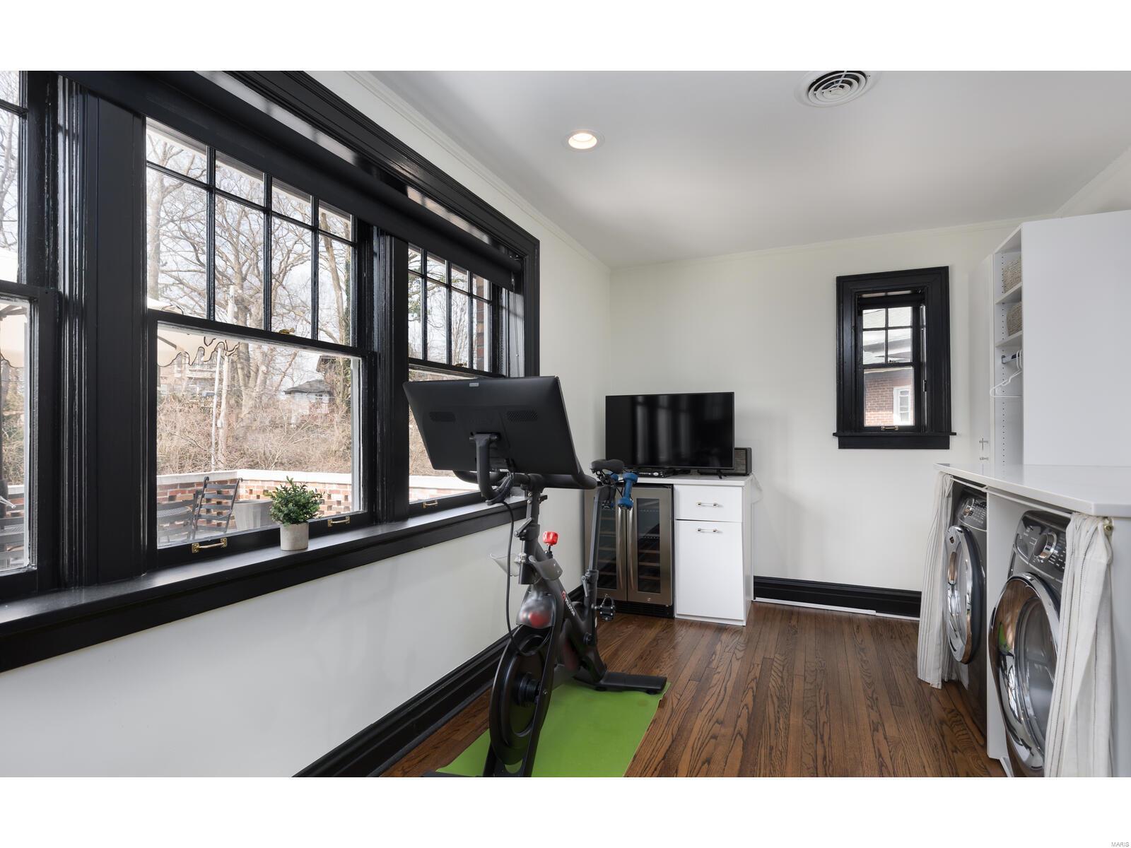 Country Club Court - Residential