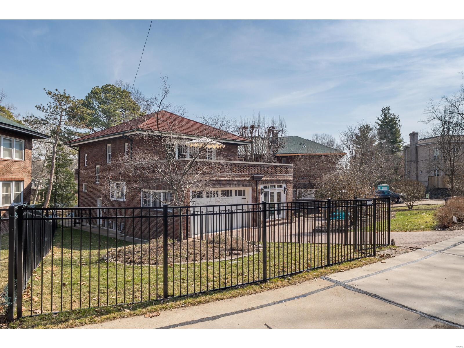 Country Club Court - Residential