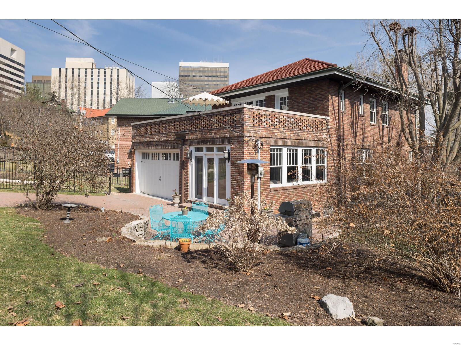 Country Club Court - Residential