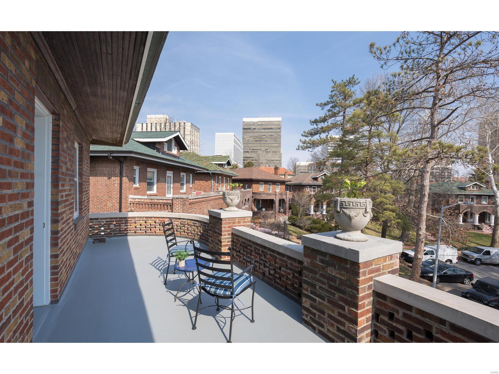 Country Club Court - Residential