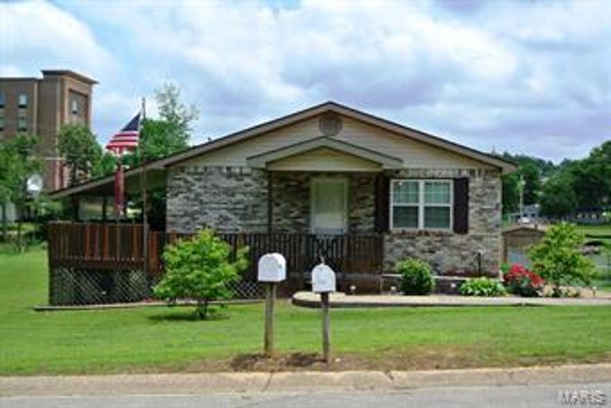 Nice well built brick and vinyl home. Great proximity to stores and shopping. 3 bedroom 2 bath home with large basement and family room with tons of storage space. Must see.