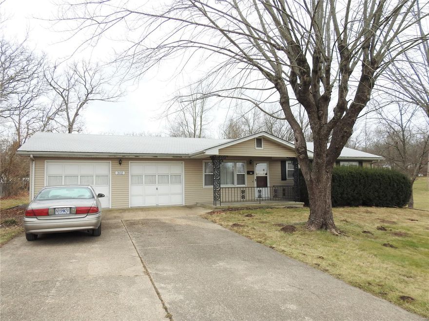 Immaculately maintained, ranch style home, with over 1400 square feet (m/l) on a larger lot. 
This home features 3 bedroom, 1 bathroom and is on a unfinished, walkout basement with a John Deere garage door. 
The home is within walking distance to shopping and parks.
It won't last long!! Call today to schedule your private showing.