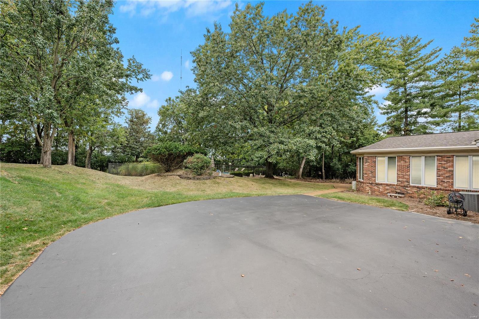 St Louis, Missouri 63128, United States, 4 Bedrooms Bedrooms, ,4 BathroomsBathrooms,Residential,Pending,31598