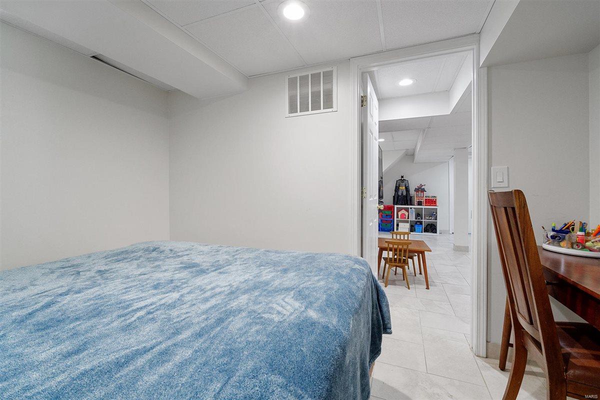 St Louis, Missouri 63109, United States, 4 Bedrooms Bedrooms, ,3 BathroomsBathrooms,Residential,Pending,115496