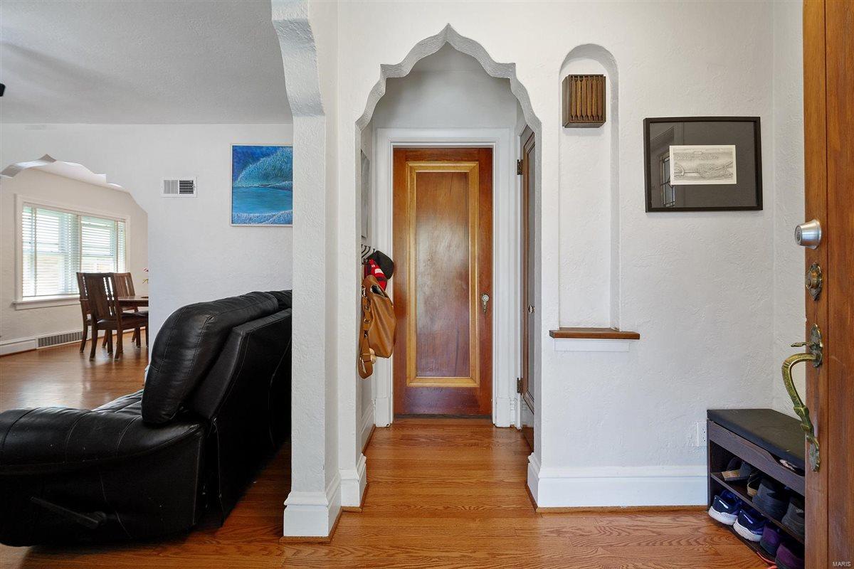 St Louis, Missouri 63109, United States, 4 Bedrooms Bedrooms, ,3 BathroomsBathrooms,Residential,Pending,115496