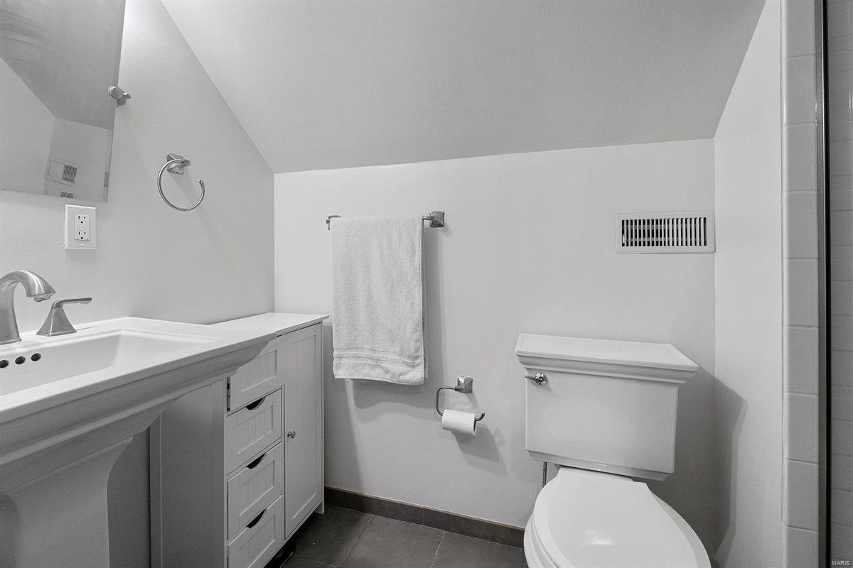 St Louis, Missouri 63109, United States, 4 Bedrooms Bedrooms, ,3 BathroomsBathrooms,Residential,Pending,115496