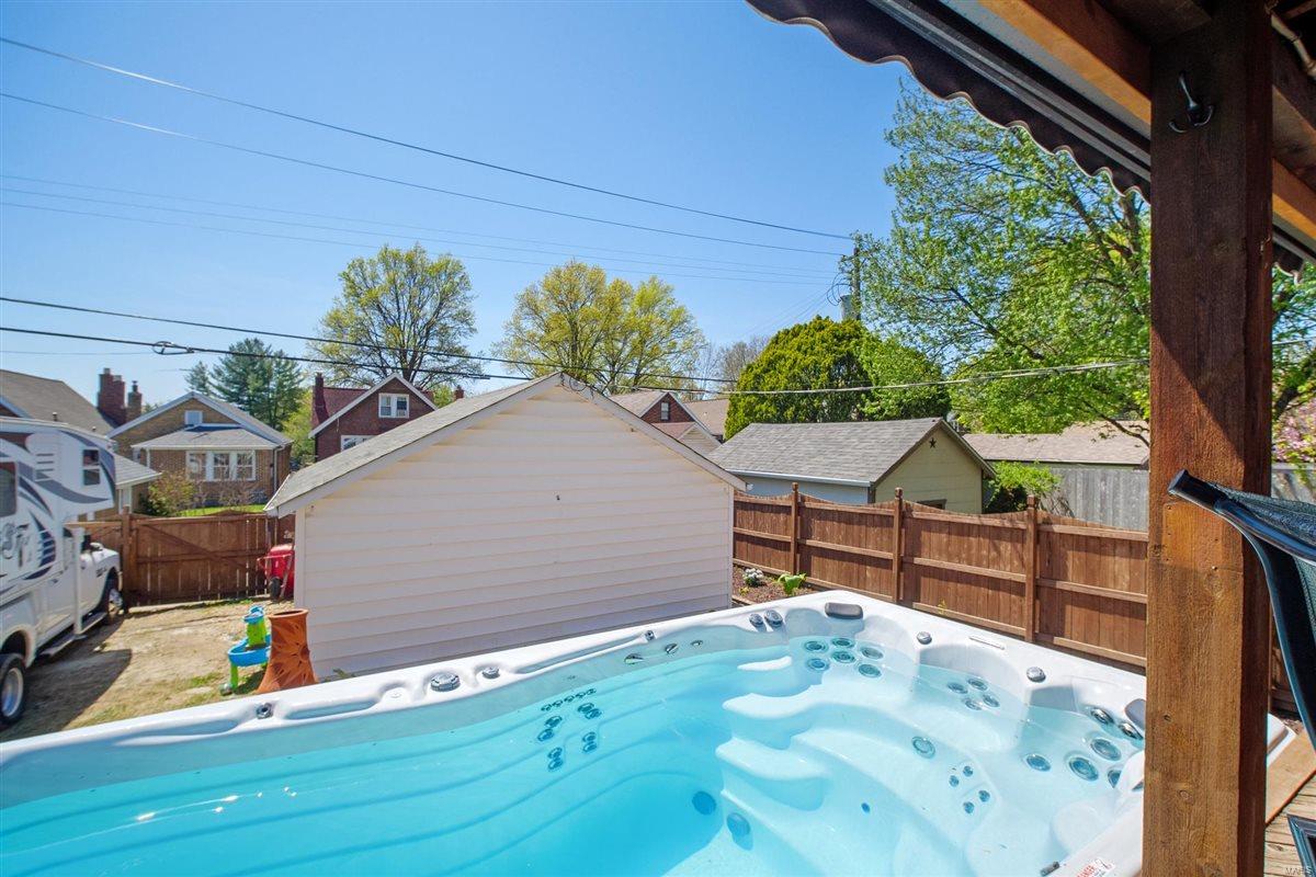 St Louis, Missouri 63109, United States, 4 Bedrooms Bedrooms, ,3 BathroomsBathrooms,Residential,Pending,115496