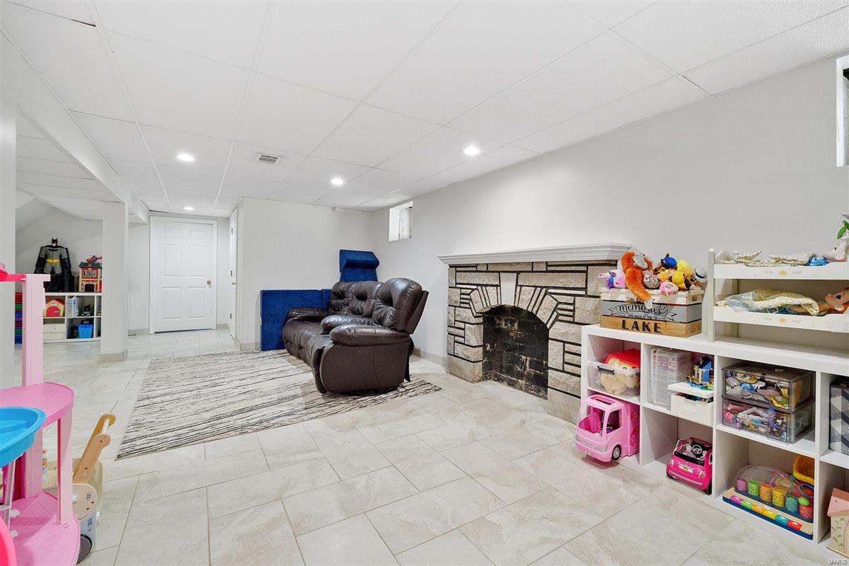 St Louis, Missouri 63109, United States, 4 Bedrooms Bedrooms, ,3 BathroomsBathrooms,Residential,Pending,115496