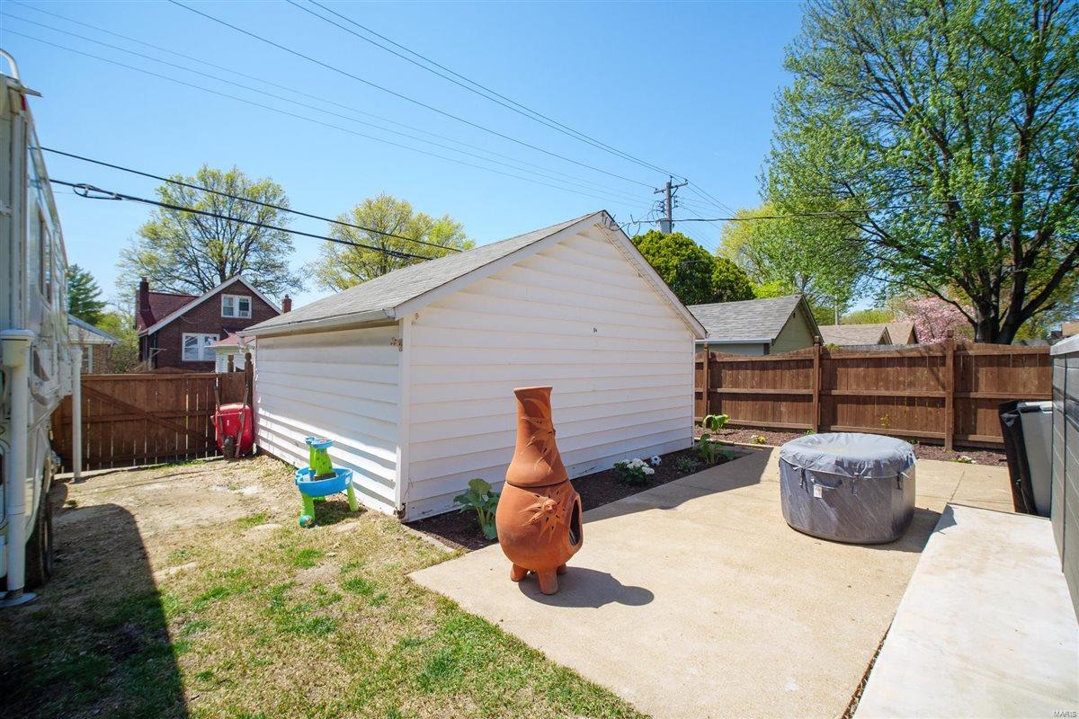 St Louis, Missouri 63109, United States, 4 Bedrooms Bedrooms, ,3 BathroomsBathrooms,Residential,Pending,115496