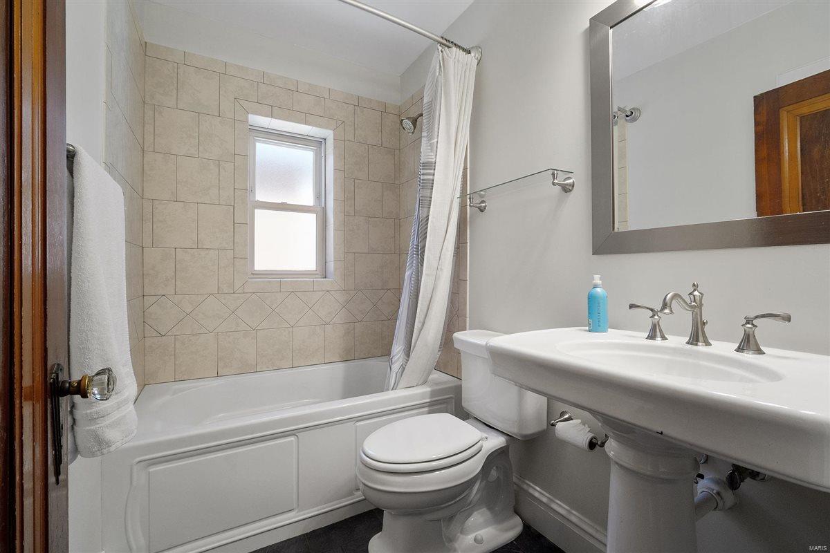 St Louis, Missouri 63109, United States, 4 Bedrooms Bedrooms, ,3 BathroomsBathrooms,Residential,Pending,115496