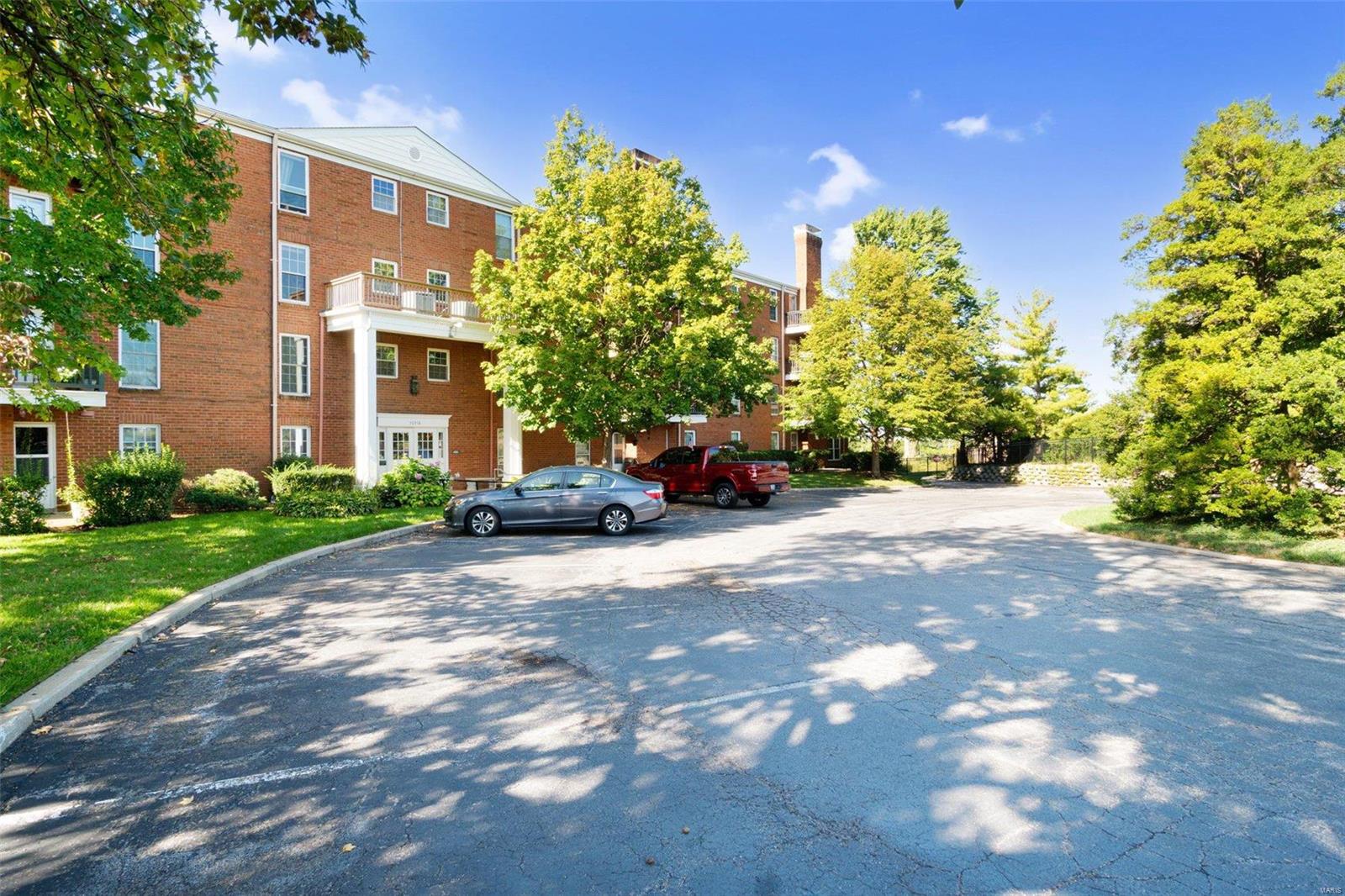 Manor Condo At Oxford Hill - Residential