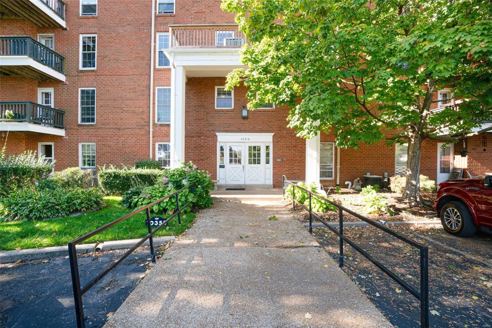 Manor Condo At Oxford Hill - Residential