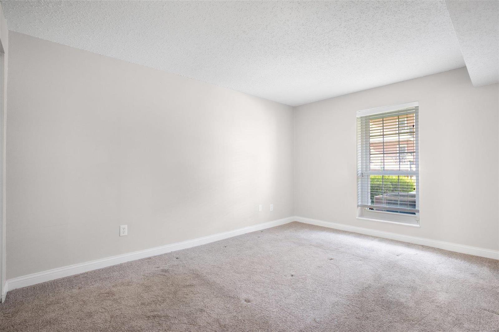 Manor Condo At Oxford Hill - Residential