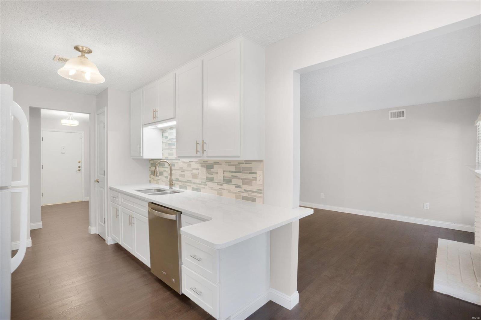 Manor Condo At Oxford Hill - Residential