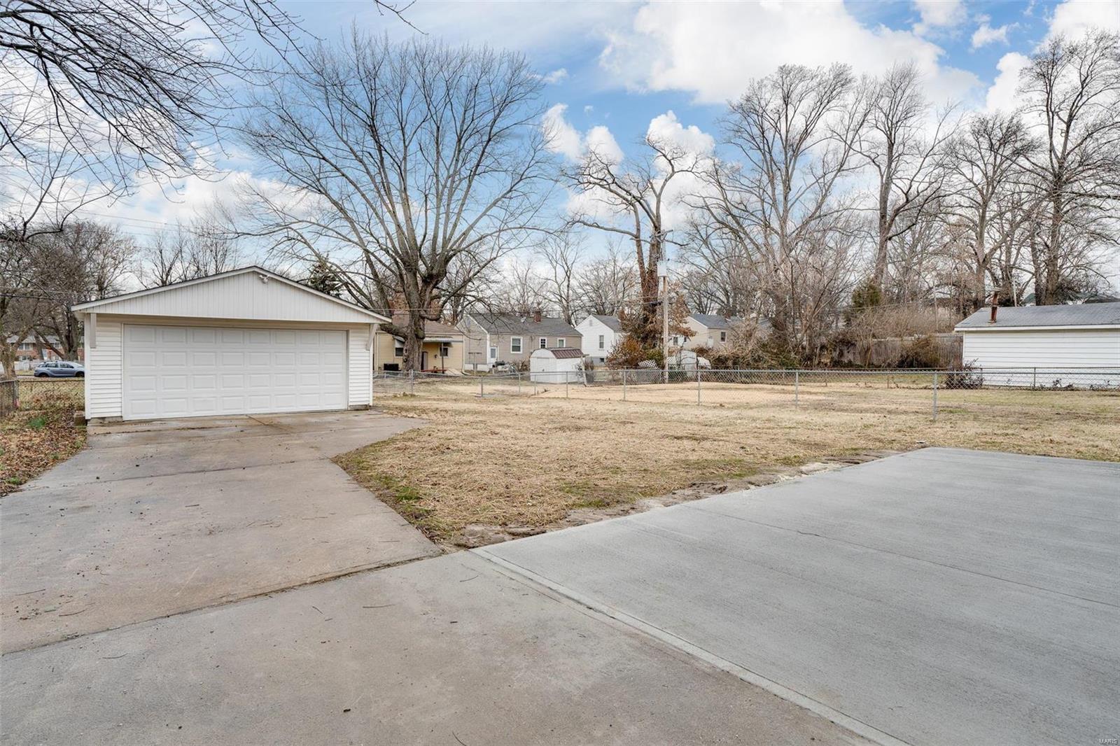 JONELL COURT - Residential