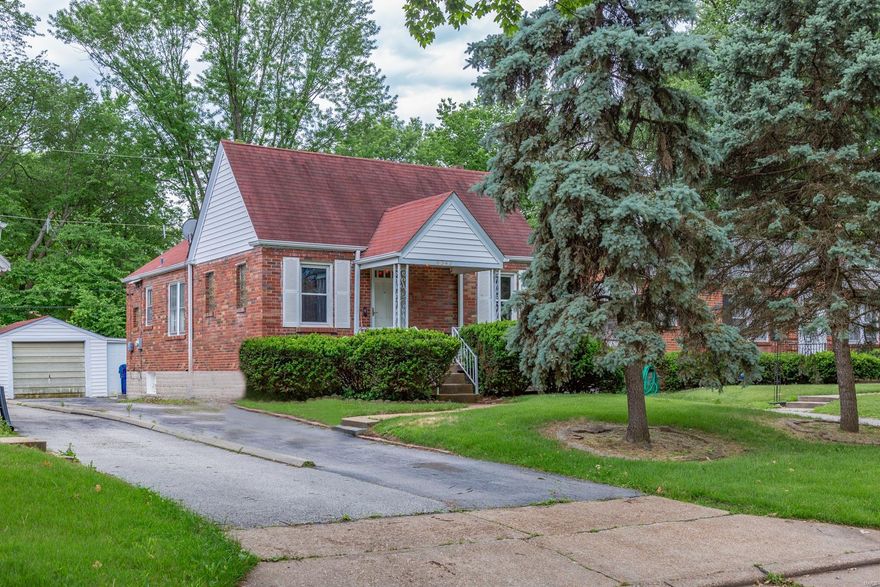 Whether you are looking for your first home or a great investment property this University City home is a great one to consider. Don't let it slip past your. Schedule your showing today. Please note, occupied property requires a  minimum of 24 hour notice to show. 

If you are looking for a great investment opportunity, this property is one of a Bundle of 9 properties (ML#19015150) in University city. Each property can be sold individually or together as a bundle. Please see the supplement attached which provides information on the properties with their individual price, rents and lease expiration. Buyer/Investors have the options to keep the tenants. All contracts should be written on the Special Sale contract; no Seller's Disclosures are available but are subject to inspections.