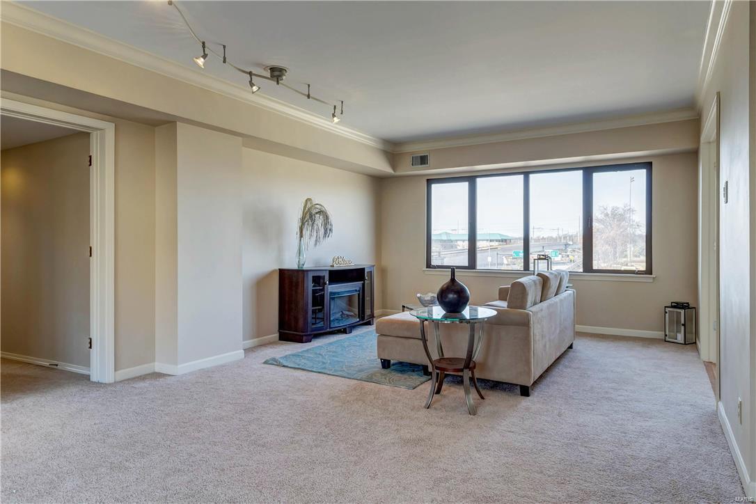 Shaw Park Place Condo - Residential