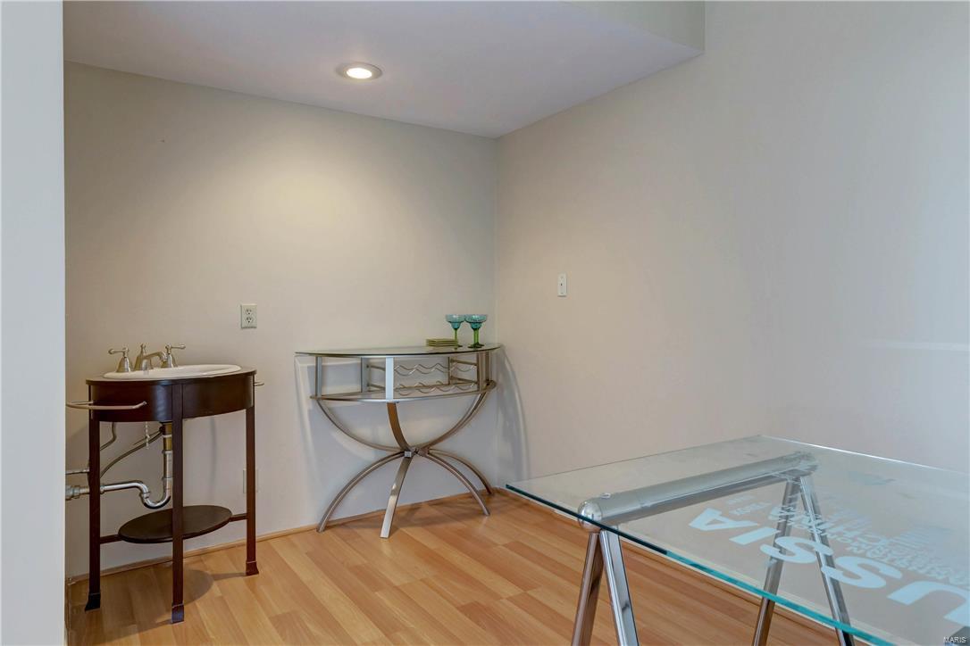 Shaw Park Place Condo - Residential