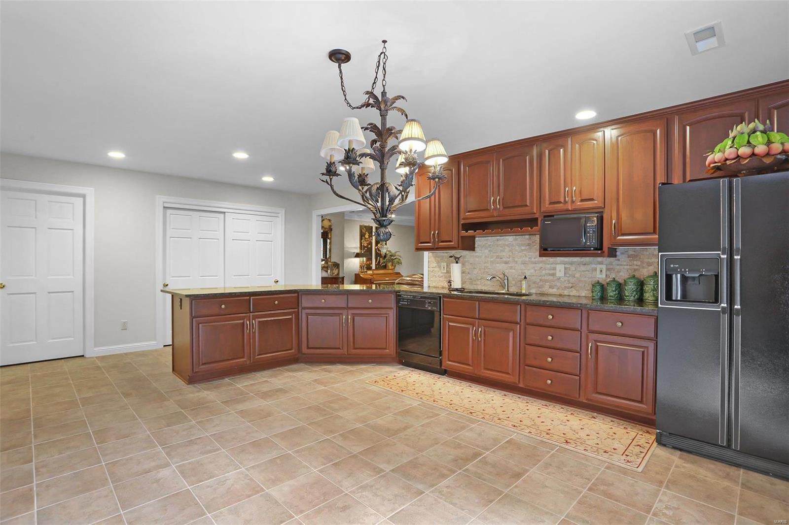 Kingspointe 1 - Residential