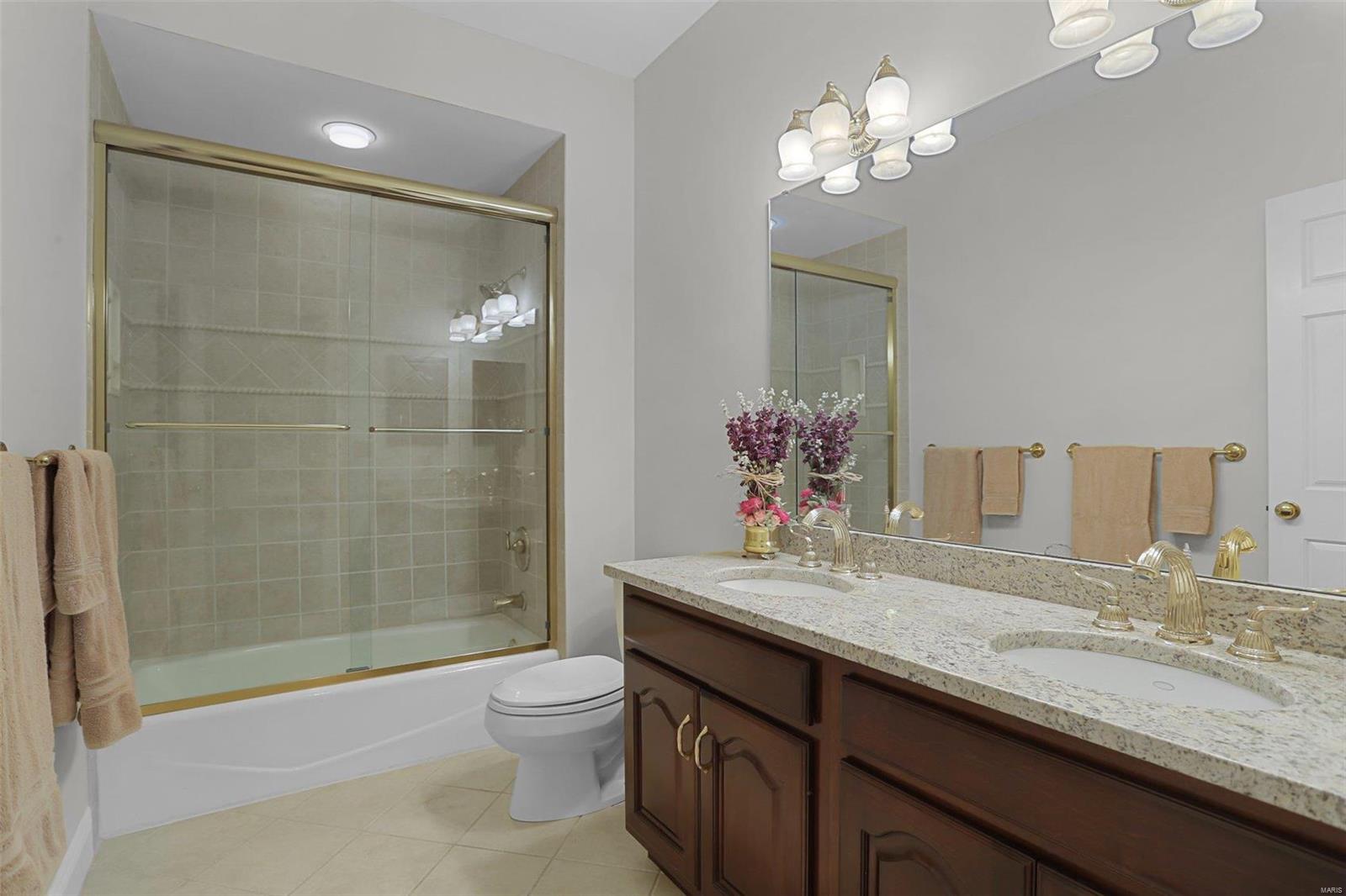 Kingspointe 1 - Residential