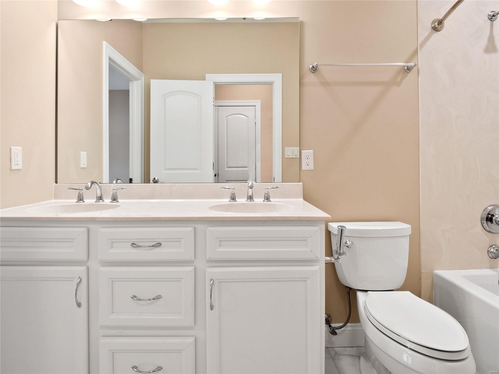 Ladue Crest - Residential