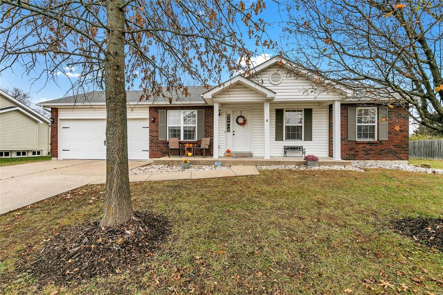 #3020-Welcome home to 115 Grant Dr, Jonesburg. This traditional ranch located in The Estates of Jonesburg is immaculate! Featuring 3 bedrooms, 2 full bathrooms on the main level, open floor plan with kitchen/dining combo, neutral interior décor. Kitchen displays espresso cabinets, laminate flooring, black/stainless appliances, subway tile backsplash, slider that walks out to the patio and main floor laundry off garage. Master bedroom w/full bathroom, large walk in closet, 2 additional (sizable) secondary bedrooms, white 6 panel doors/trim, updated lighting, vaulted ceilings, full basement, 2 car garage located on a large lot. Montgomery Co R-II schools.