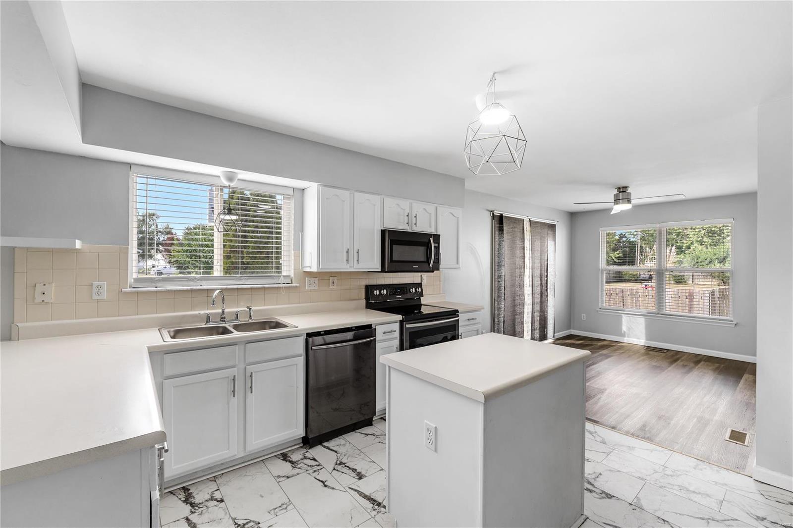 O'Fallon, Missouri 63366, United States, 4 Bedrooms Bedrooms, ,3 BathroomsBathrooms,Residential,Pending,46212