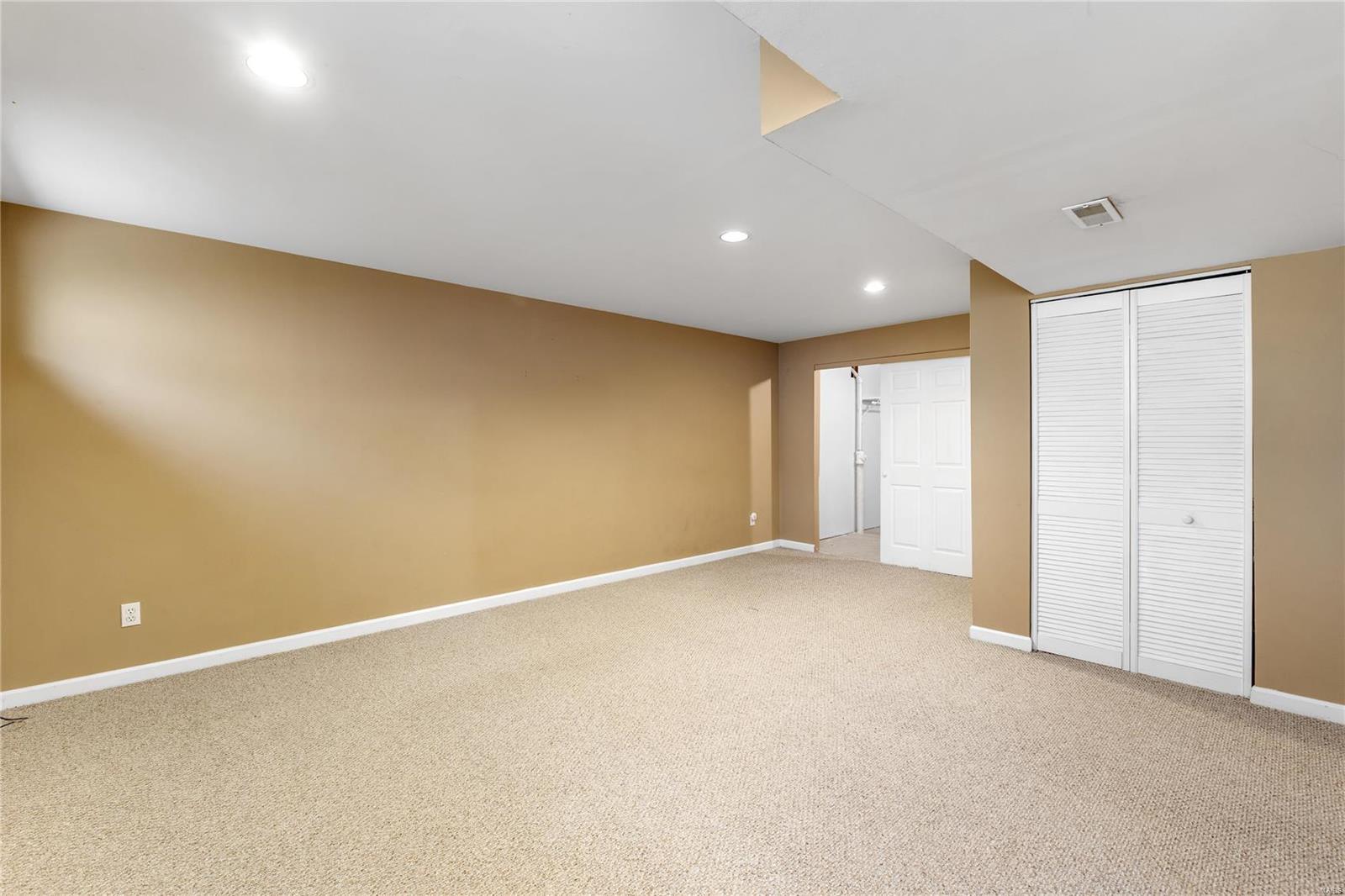 O'Fallon, Missouri 63366, United States, 4 Bedrooms Bedrooms, ,3 BathroomsBathrooms,Residential,Pending,46212