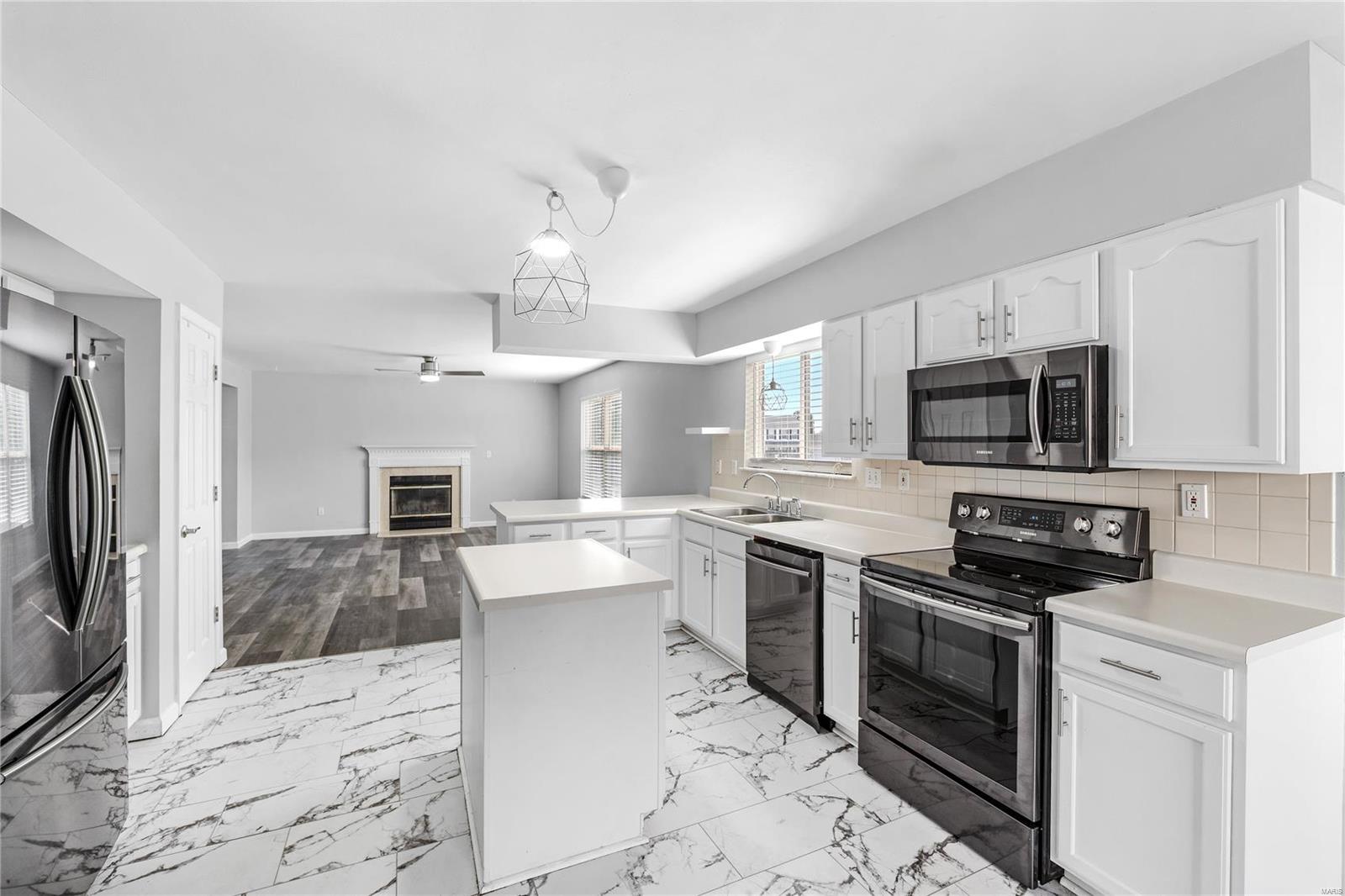 O'Fallon, Missouri 63366, United States, 4 Bedrooms Bedrooms, ,3 BathroomsBathrooms,Residential,Pending,46212