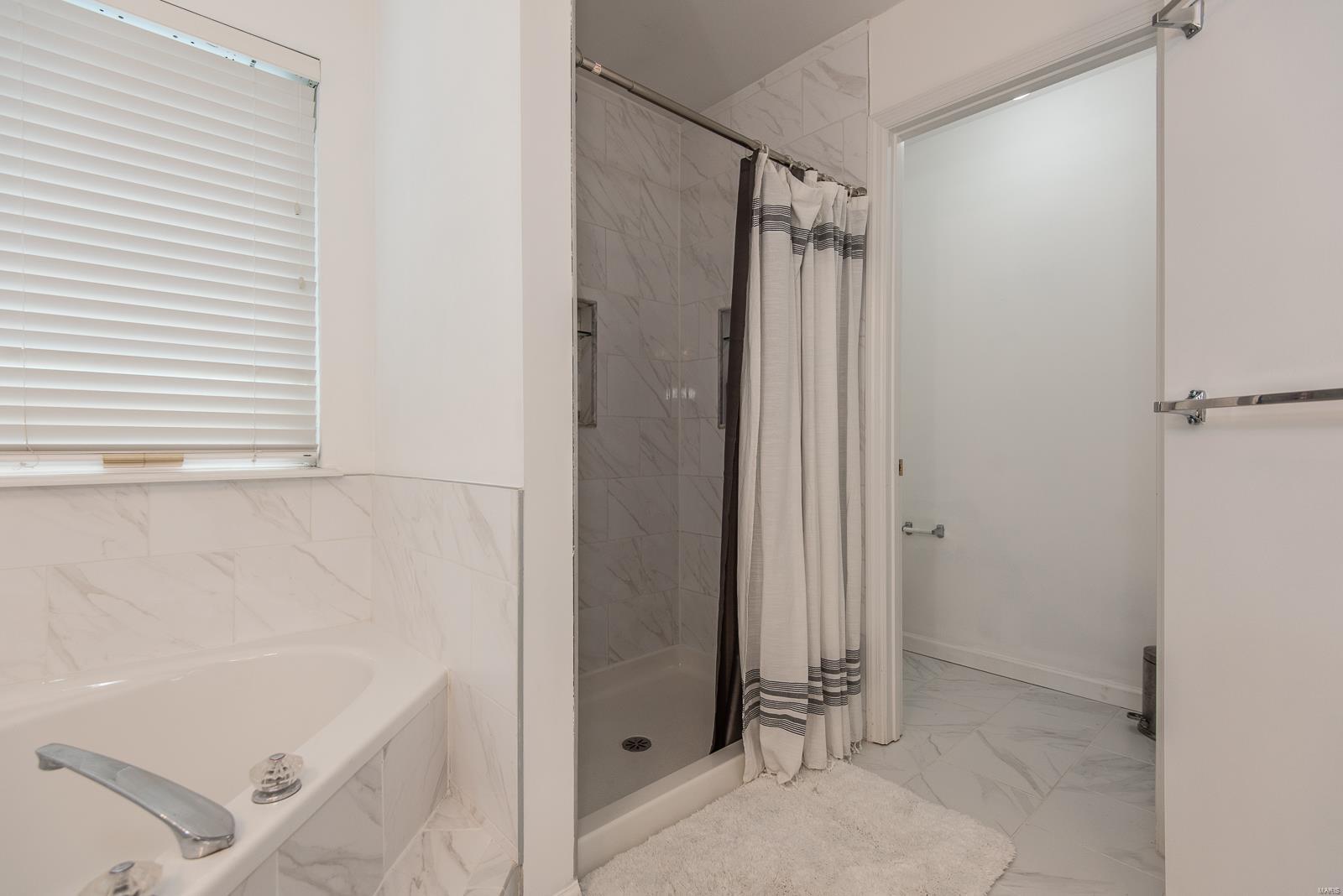 St Charles, Missouri 63304, United States, 4 Bedrooms Bedrooms, ,4 BathroomsBathrooms,Residential,Pending,120527