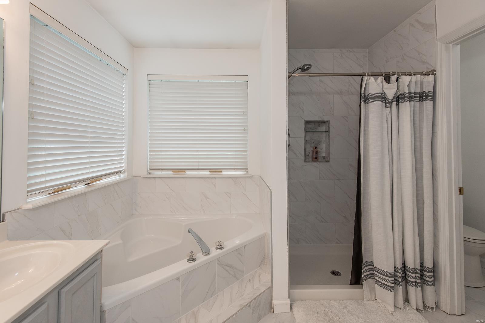 St Charles, Missouri 63304, United States, 4 Bedrooms Bedrooms, ,4 BathroomsBathrooms,Residential,Pending,120527