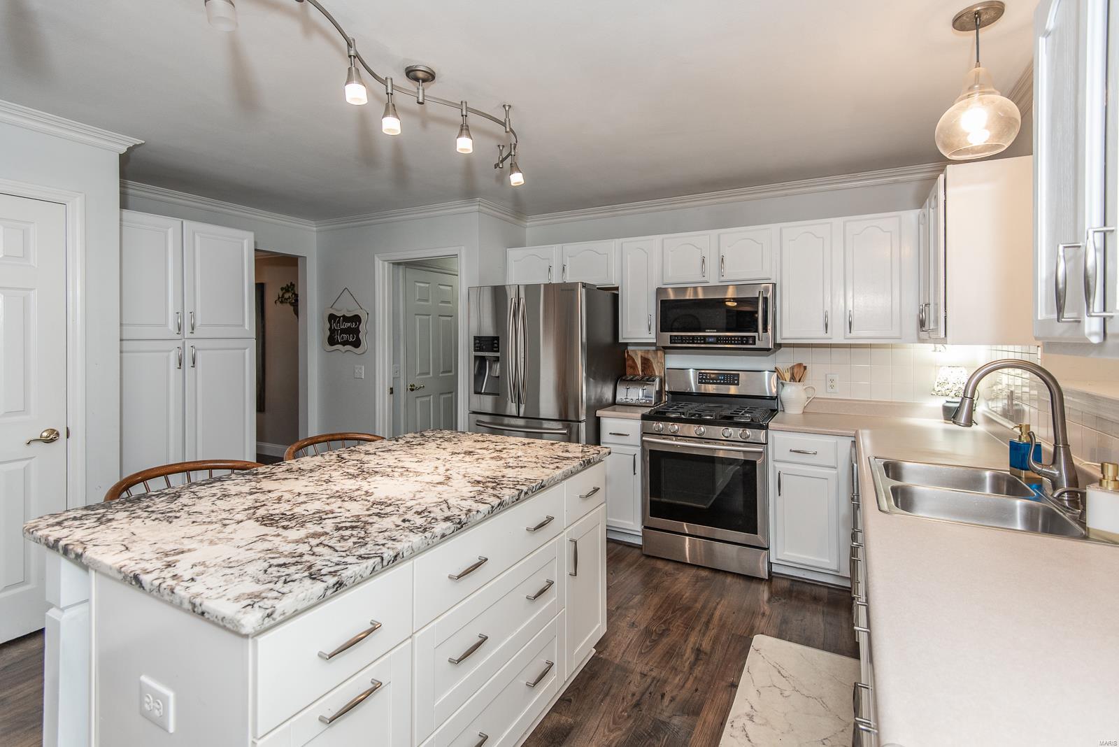 St Charles, Missouri 63304, United States, 4 Bedrooms Bedrooms, ,4 BathroomsBathrooms,Residential,Pending,120527