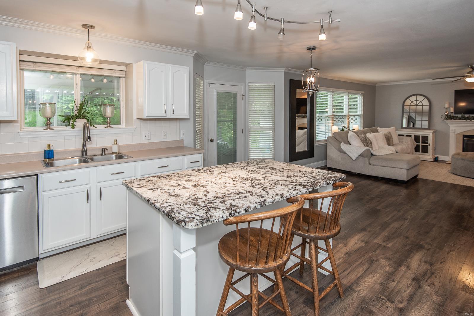 St Charles, Missouri 63304, United States, 4 Bedrooms Bedrooms, ,4 BathroomsBathrooms,Residential,Pending,120527