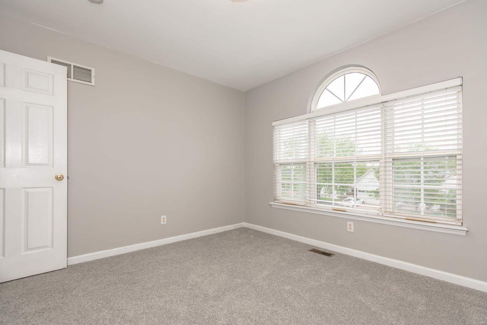 St Charles, Missouri 63304, United States, 4 Bedrooms Bedrooms, ,4 BathroomsBathrooms,Residential,Pending,120527