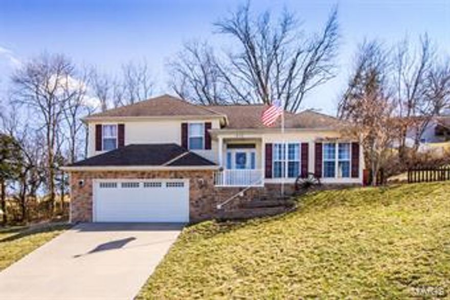 Stunning home with many custom details is move-in ready. Three bedroom, 2.5 bath home features a warm an inviting main floor / open design.  The kitchen boasts a breakfast bar w/ stacked rock surround, built in microwave, upgraded cabinetry with crown molding, stunning backsplash.  Kitchen appliances are to stay.  Main floor laundry and half bath are conveniently located.  The master bedroom suite features walk-in closets, double bowl vanity and expanded shower. The lower level rec room would also make a great office, play room or media room.  The expanded patio perfect for entertaining family and friends, beautifully landscaped, and nice backyard that backs to trees!  Located at the end of a cul-de-sac with some amazing views, this family friendly home is ready for it's new owners.

New Haven is an easy commute down scenic Hwy 100, offers shopping and healthcare, and the New Haven School District was honored to be selected a Blue Ribbon School.
