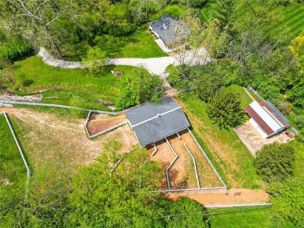 Photo of 1004 Weidman Road, Chesterfield, MO 63017 (MLS # 25030229)