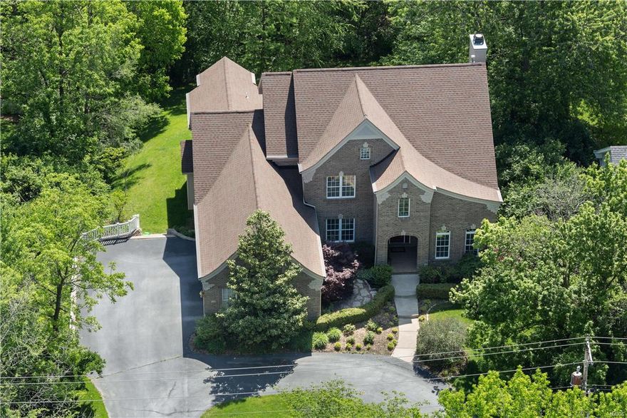 $899,900. Ladue Schools, Creve Coeur. Make an Offer!! An Open floor plan, Main Floor Master, 5 bedrooms and 6 baths. There's almost 6,000 Square Feet of total Living area (5,676SF), and priced to offer excellent value. Enjoy the benefits of a fresh walkout Lower level, above grade and updated in modern finishes, plus an additional Bedroom Suite, ideal for Guests, in-laws quarters or teenage hangout. There is also a Lower Level Family Room, game room, rec room, media room and an additional bath. Lower Level is perfect, with a granite wet bar, ice maker and refrigerator, and 500 bottle glass door wine cellar. Other details include the vaulted entry, dining room with elegant tray ceiling, kitchen with island and open Hearth/Living area. A large private deck wraps around the back of the house. The Master Suite features double vanities and deep soaking tub, with access to the deck. The second level provides three bedrooms and a play or homework area that is ideal for playing video games.