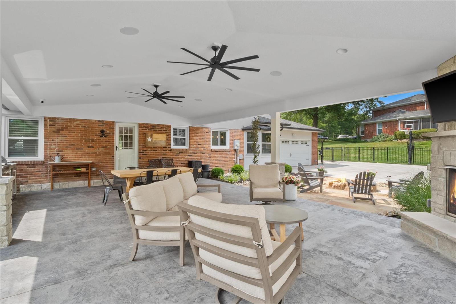 Berkley Manor 8 - Residential