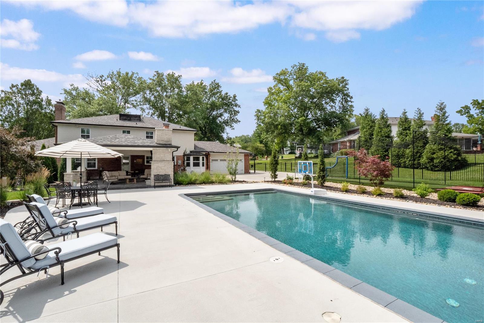 Berkley Manor 8 - Residential