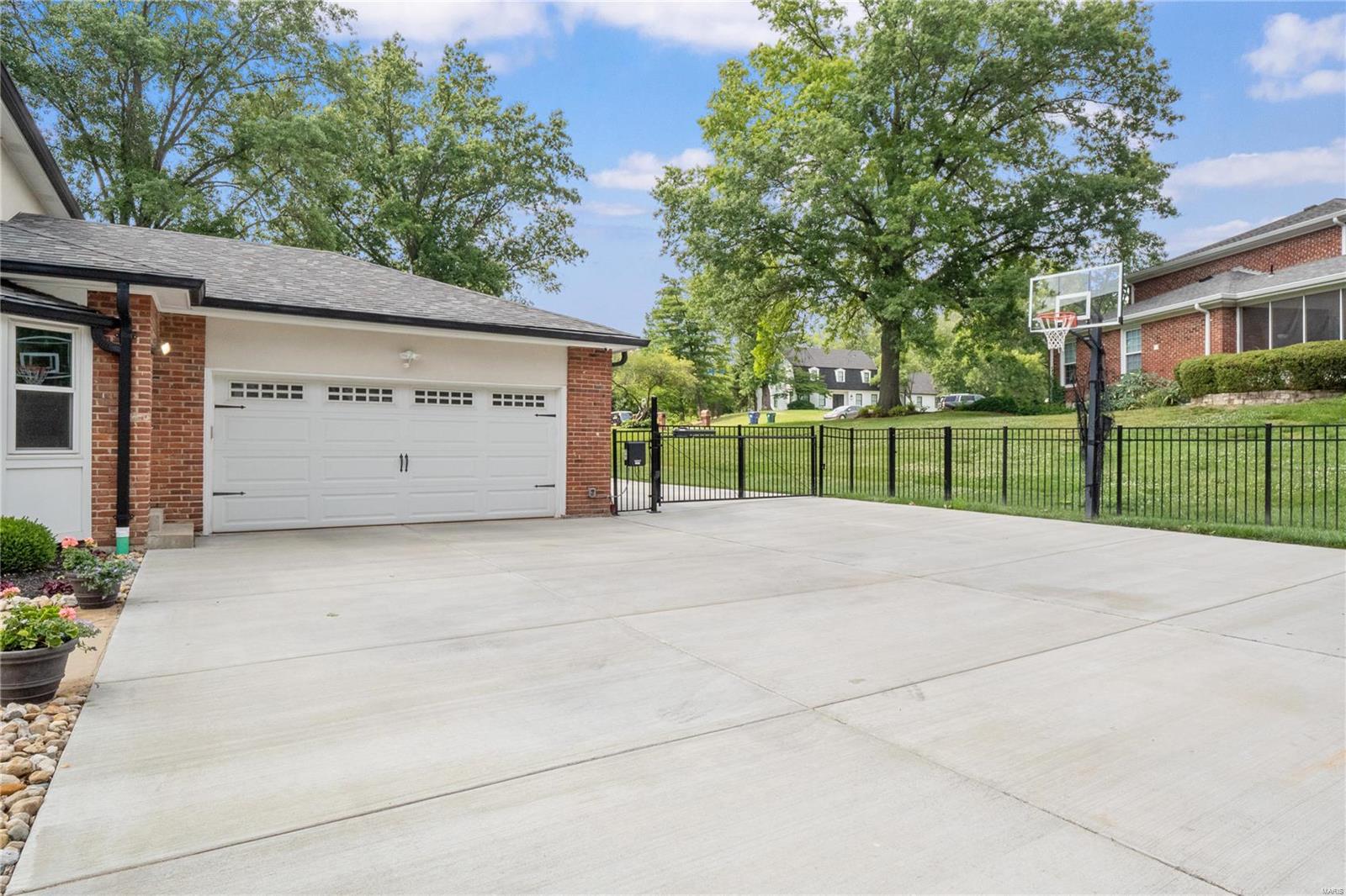 Berkley Manor 8 - Residential