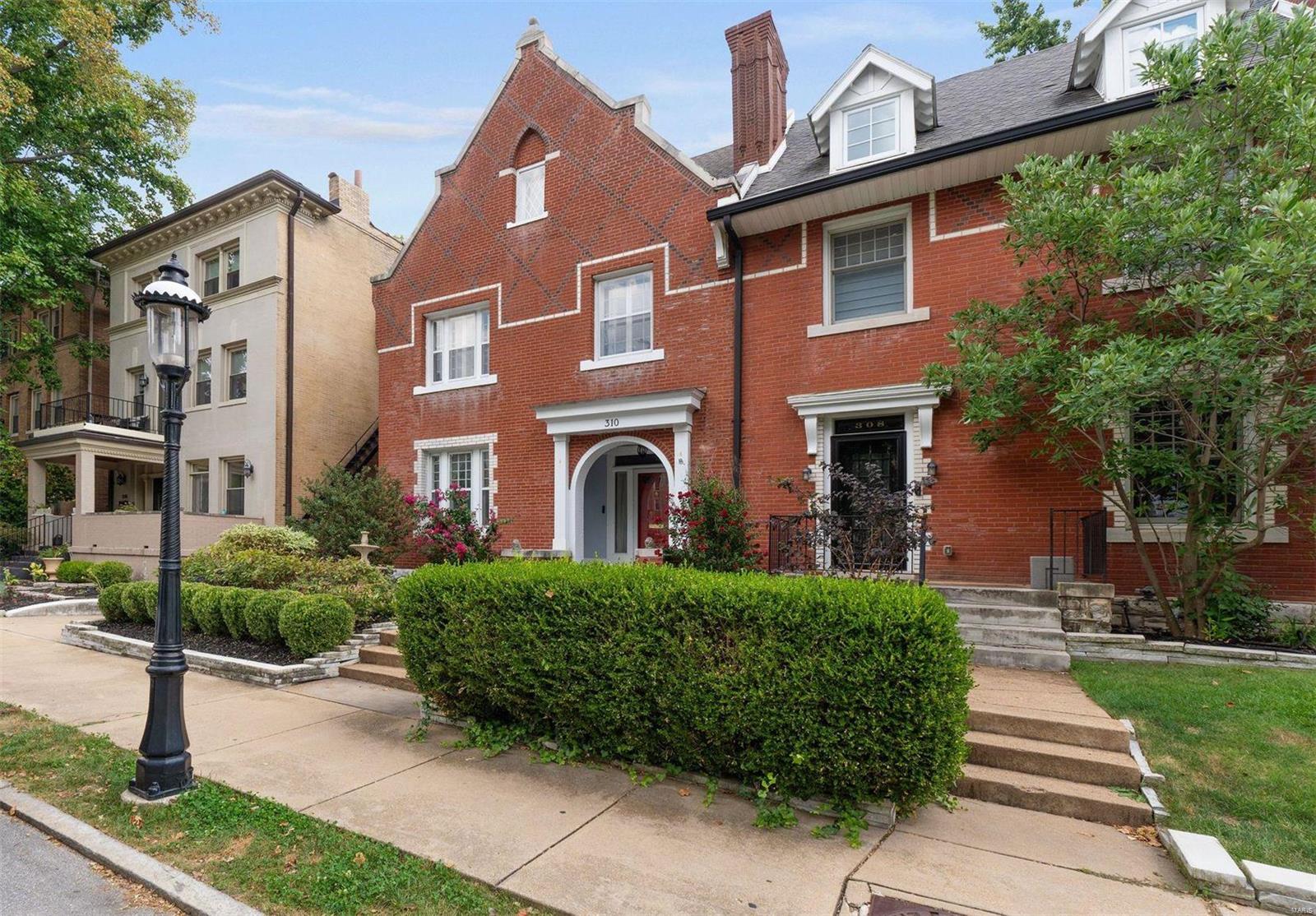 View St Louis, MO 63108 townhome