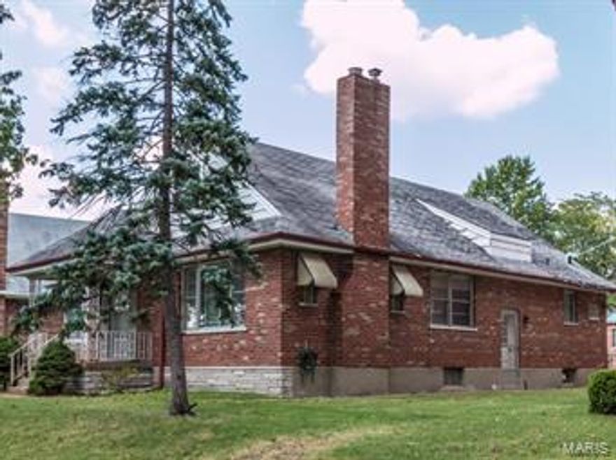 St. Louis Hills:  Great little house that will be great again:  Currently a 3 bedroom house, this could become a comfortable 4 bedroom / 2 bath home.  Two bedrooms and a full bath on the main floor, another bedroom and a finished attic room on the second floors. (Upstairs living space is not reflected in the tax records.) Hardwood floors, fireplace, nice plaster cove details.  enclosed back porch overlooking cozy back yard and brick one-car garage.  Sweat equity opportunity, needs work.  Excellent location in one of the city's finest neighborhoods, St. Louis Hills, across from Dubourg High School. Additional Rooms: Sun Room