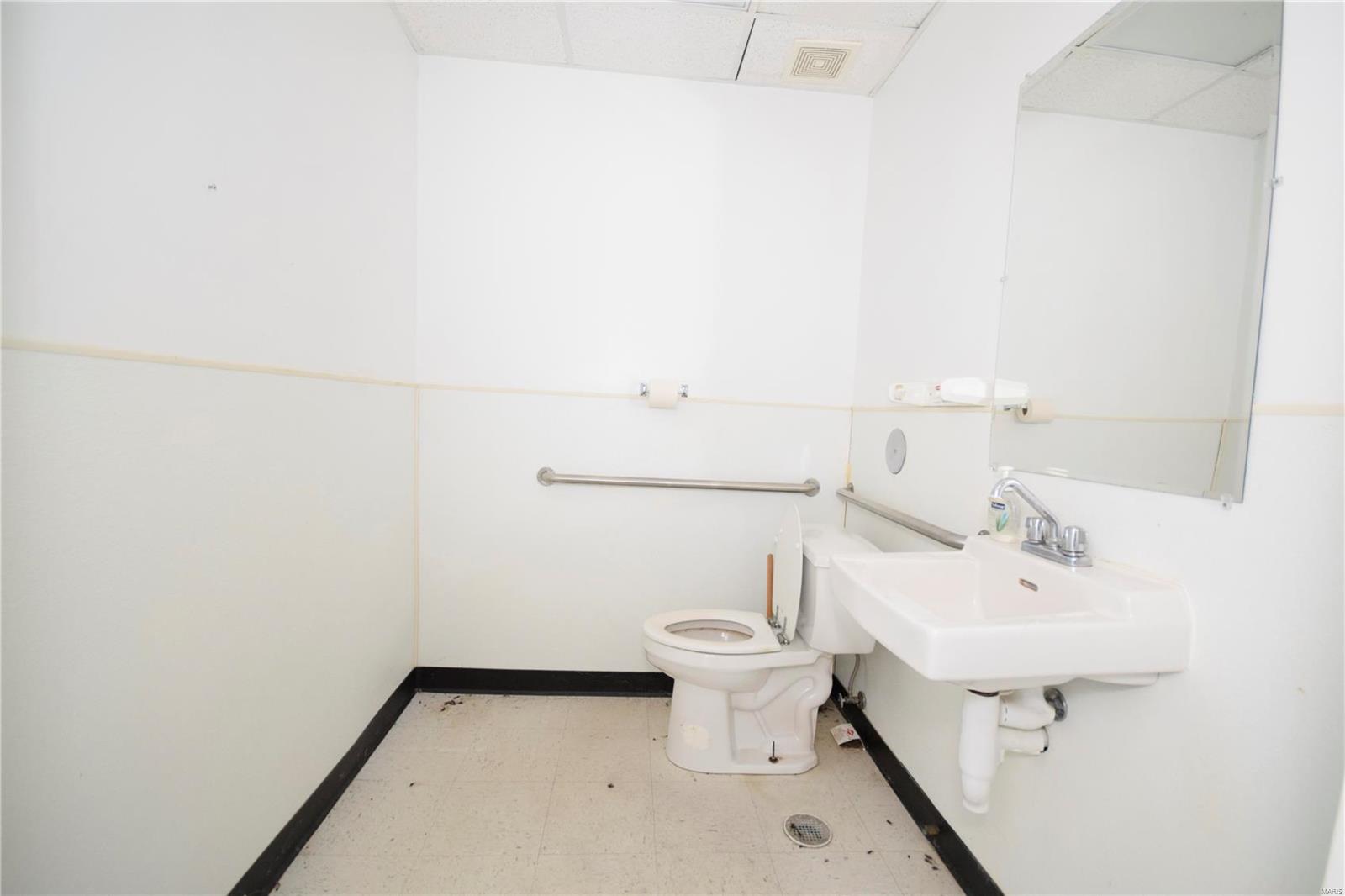 Hillsdale Amd - Commercial Lease