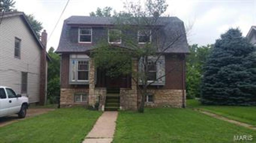 Bring your clients by this charming home in the old Ferguson West neighborhood.  This home has many updates to it including the new kitchen with 9 foot ceiling, stainless steel appliances, granite counter tops, and 42 inch custom cabinets.  The home has some carpet on the main floor and hardwoods in the rest of the home.  Full bathroom on the second floor with the three bedrooms.  The master bedroom is huge and also has 9 foot ceilings.  The main floor has a half bath and large rooms for living and dining.  the home has a basement that is not finished but is a walkout and has plenty of room for storage and even a toilet and shower.  The yard is beautiful and the back yard has a big custom built deck for entertaining.  The landlord pays the trash and sewer bills and the tenant pays the electric, gas, and water bills.  This home is beautiful and in a great part of town.  Bring your clients by and they will not be disappointed. COOL: 14 SEER+