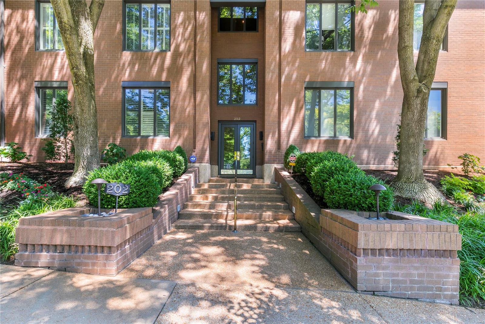 Pershing Place Condo - Residential