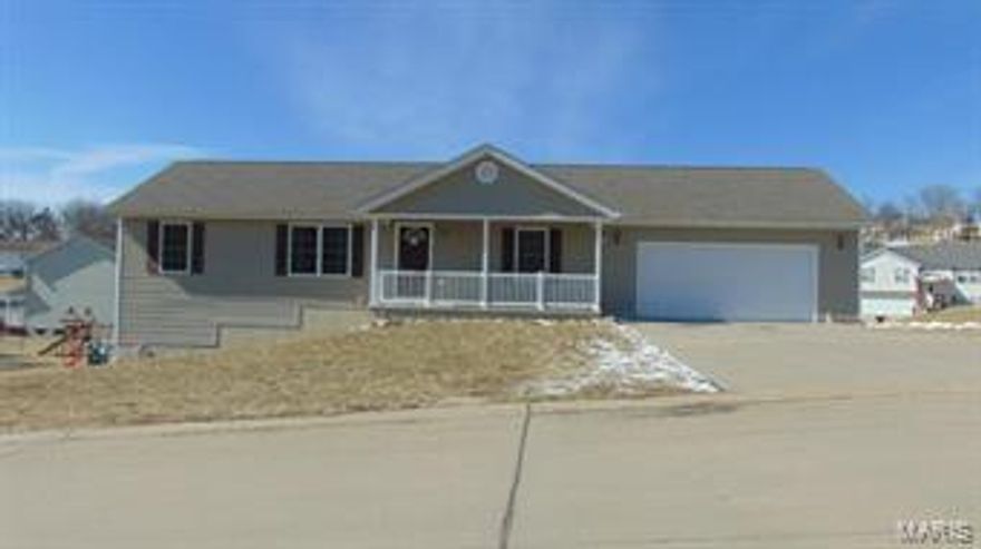 No more Missouri humidity....Owner moving to cooler climate !! Don't miss your opportunity to own this great home.  Only 9 years old but seller has replaced all the main floor original carpeting with wooden laminate and/or vinyl.  Also finished out big family room area in basement and added 3rd bath.   Seller did leave large unfinished area in basement for storage.   Lots of updated painting has been done and home is neat and clean.  This home is ready for you to view and ready for a new owner.  Sits on a nice sized corner lot but yard is not so big to be a killer at grass cutting time.  Kitchen has an abundance of cabinets and flanked by big mud-laundry room for even more convenience. Additional Rooms: Mud Room